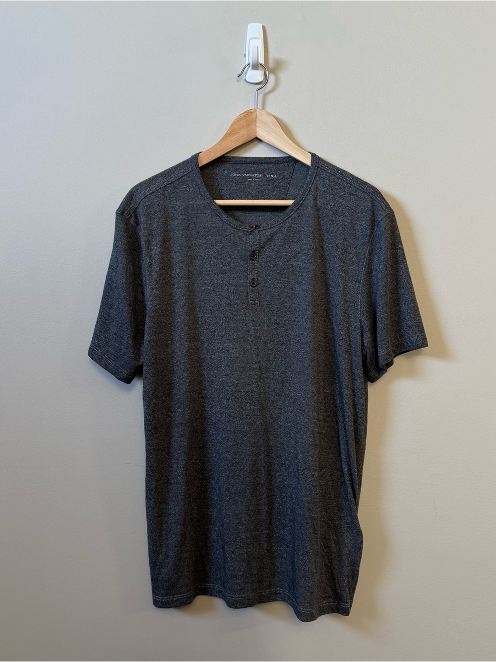 John Varvatos men’s grey Henley short sleeve top